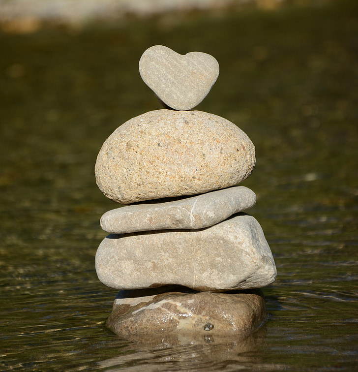 heart-water-stone-balance by Hippopx